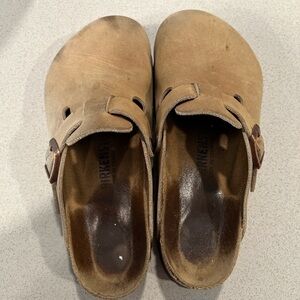 Birkenstock women’s Tan Clogs